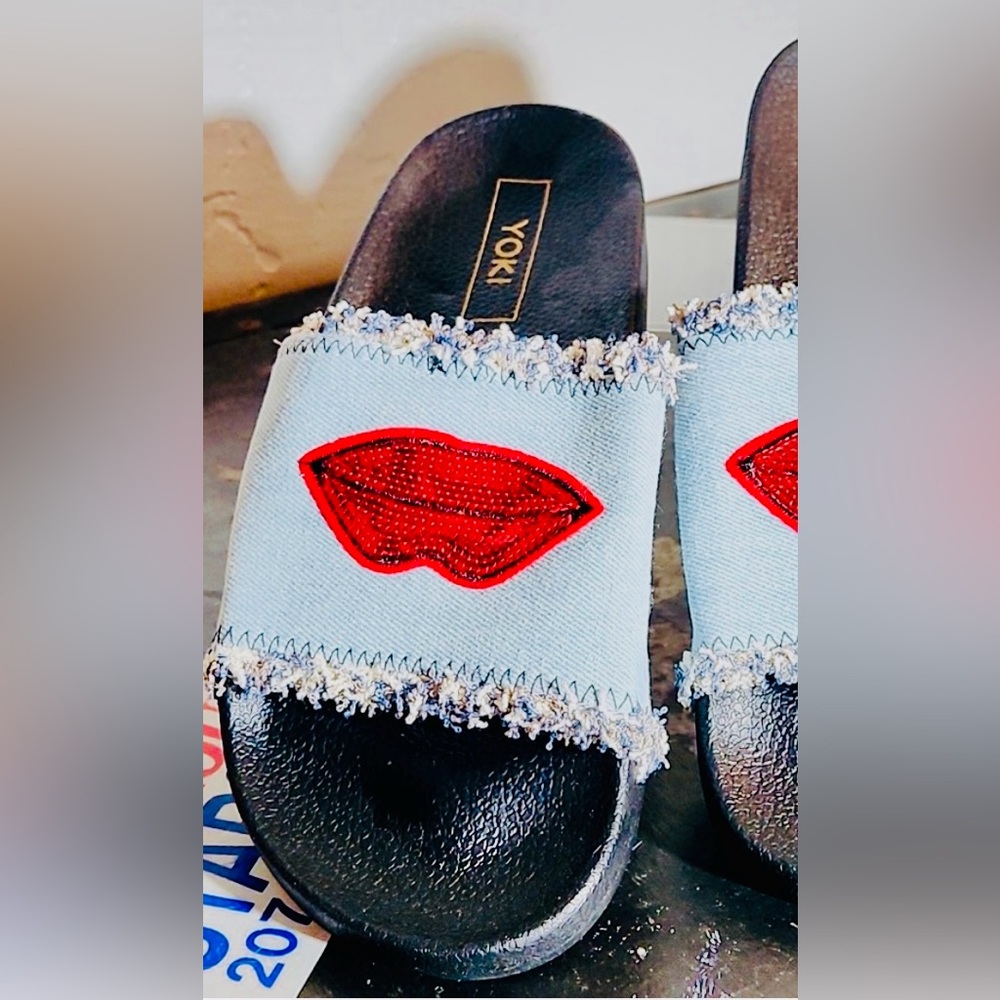 Yoki Blue Denim Frayed Slide Sandal Chic Whimsical Red Sequin Lip Design NWT S-9 - Picture 6 of 16